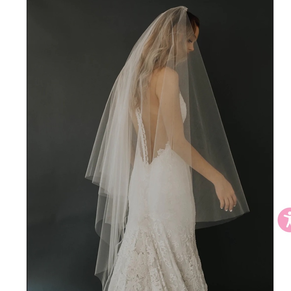 Untamed Petals Rebecca Veil Single Tier